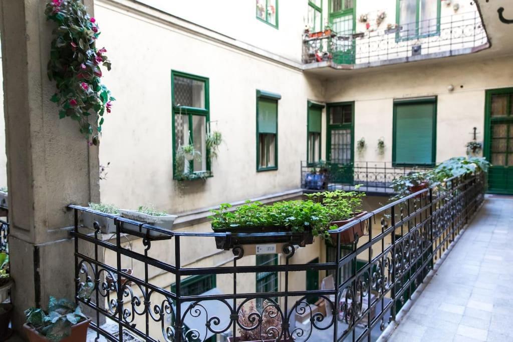 Apartament Central Budget Lofts Budapeszt Zewnętrze zdjęcie